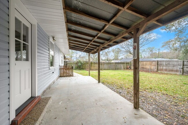 Building Photo - 8955 Alma Dr