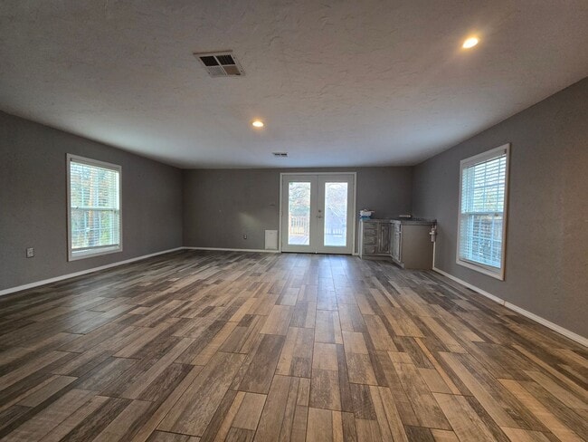 Building Photo - 4 bedroom 2 bath home in Seminole!