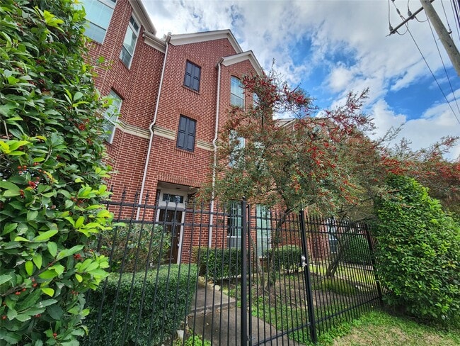 Building Photo - 2637 W Dallas St