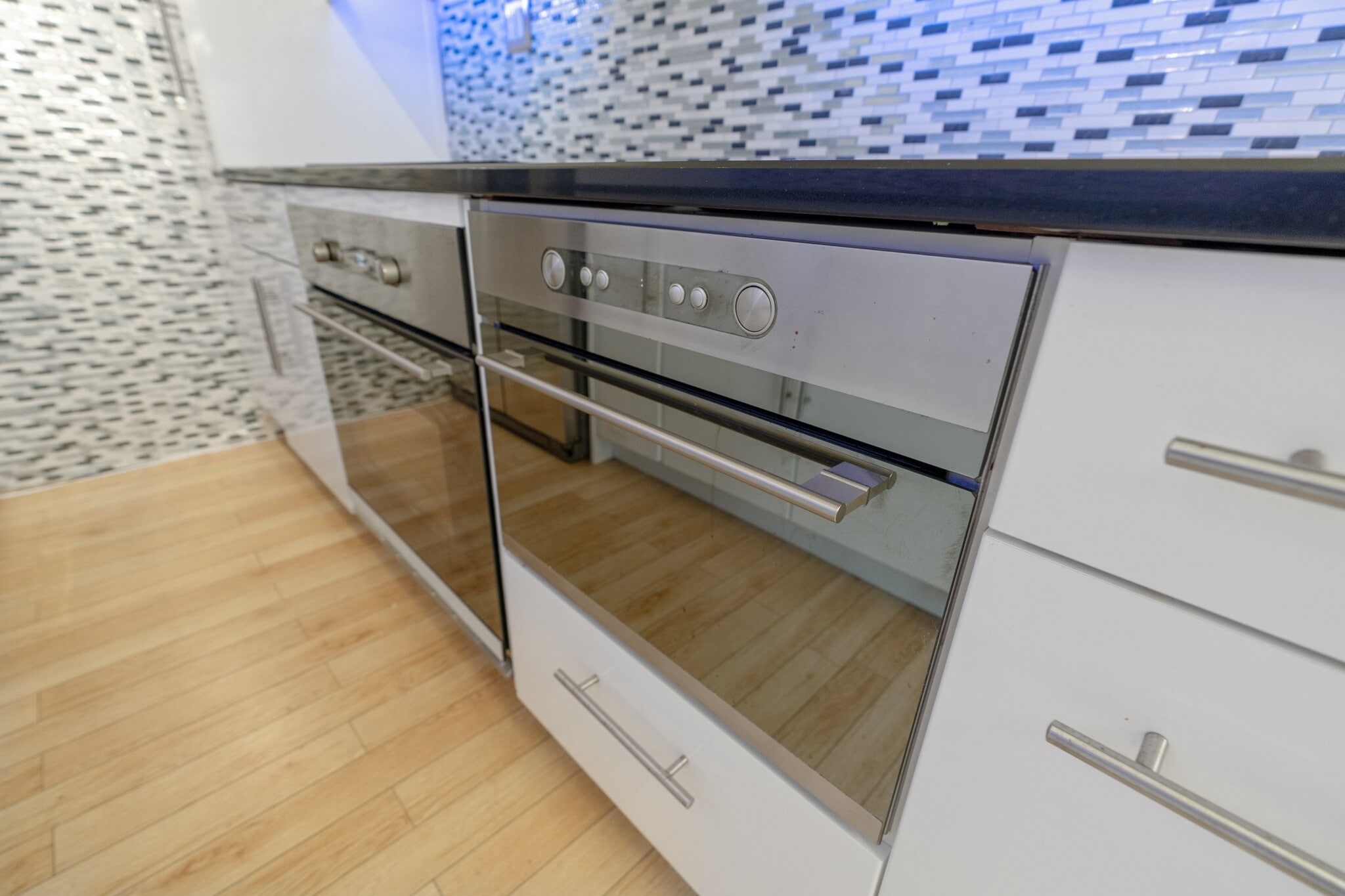 Building Photo - 639 Bay St