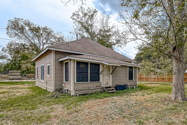 Building Photo - 406 Woodward St