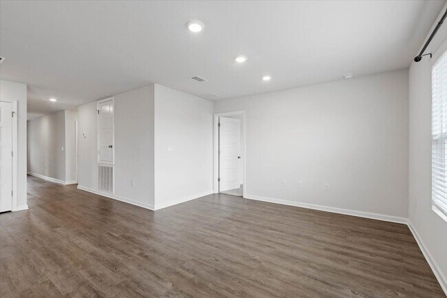 Building Photo - 4522 Rivers Landing Dr