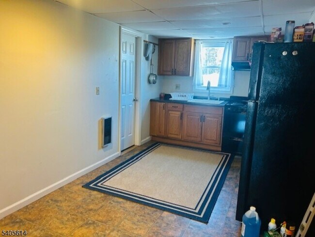 Building Photo - 131 Main St