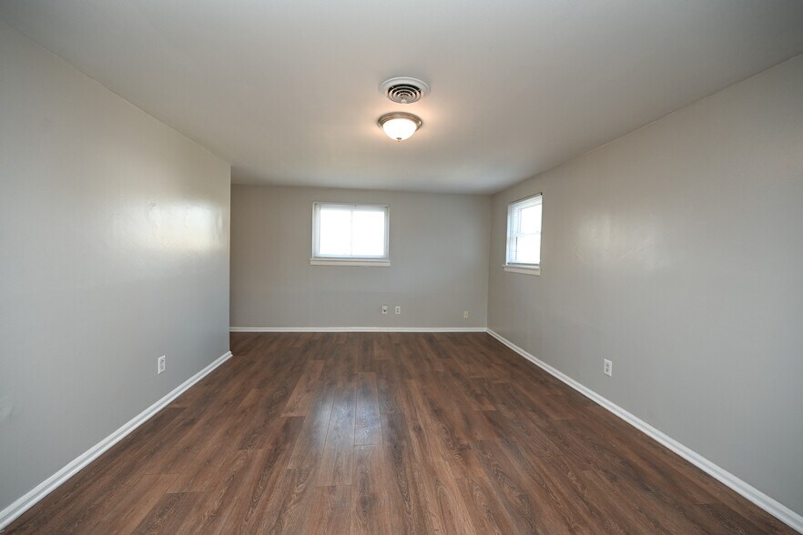 Building Photo - 7813 Elizabeth St