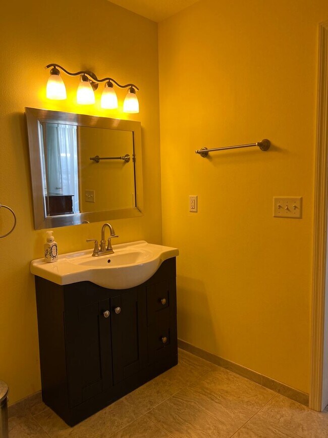 Building Photo - Spacious Efficiency _ In Law Suite_ Fort P...