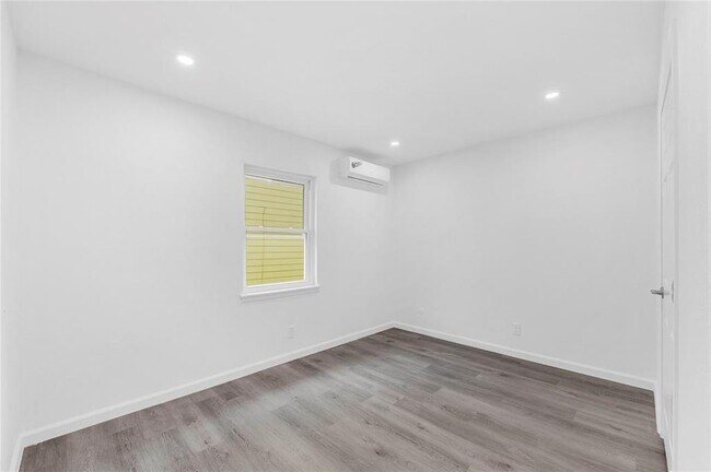 Building Photo - 712 Avenue H