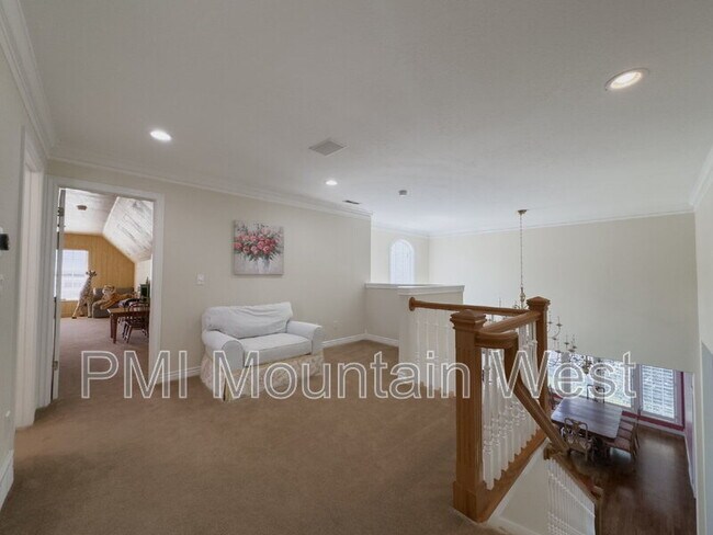 Building Photo - 49 E Fairway Dr