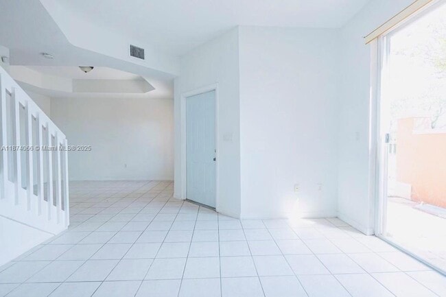 Building Photo - 784 SW 106th Ave