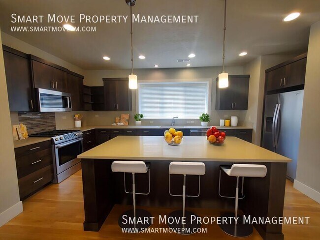 Building Photo - 3256 E Thoroughbred-