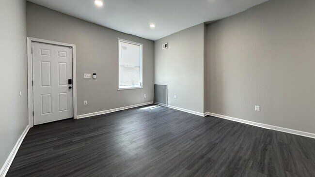Building Photo - Move-In Ready 3BR Row Home in North Philly – Updated Kitchen & Bath