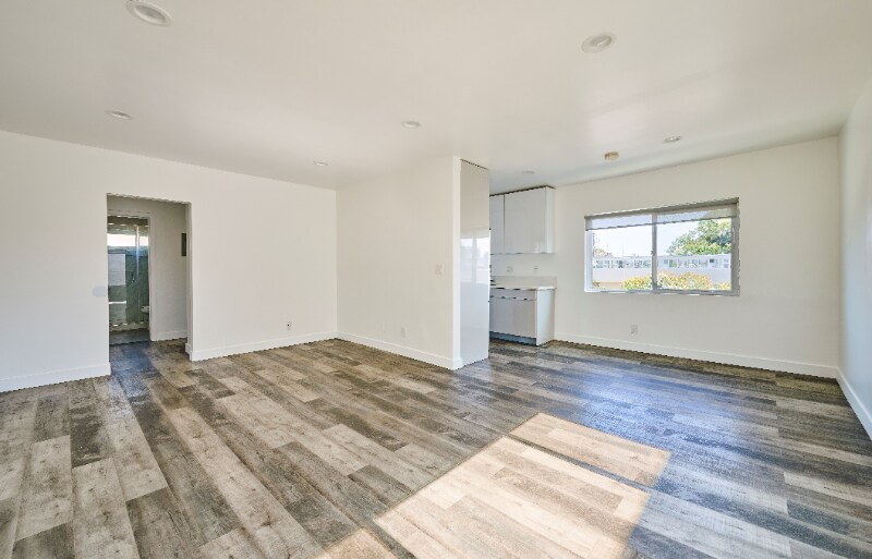 Building Photo - 1333 W 36th Pl