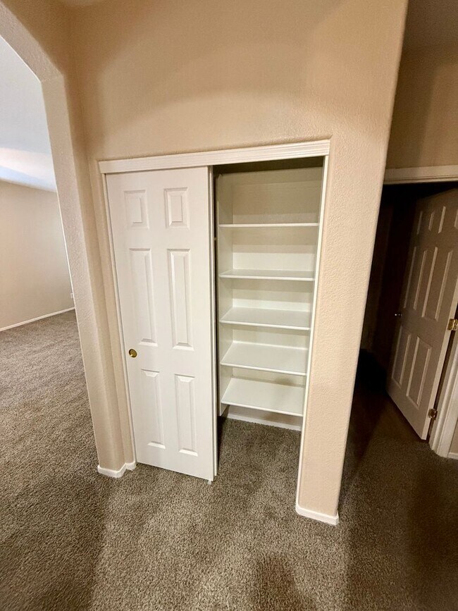 Building Photo - 4 Bedroom | 2 Bath - San Tan Ranch Single Level Home