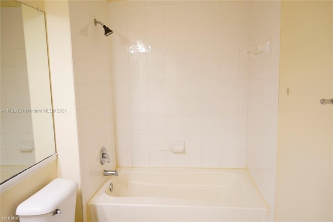 Building Photo - 1 br, 1 bath Condo - 4508 SW 160th Ave 450...