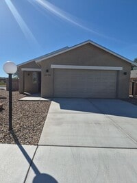 Building Photo - 2494 South Dr