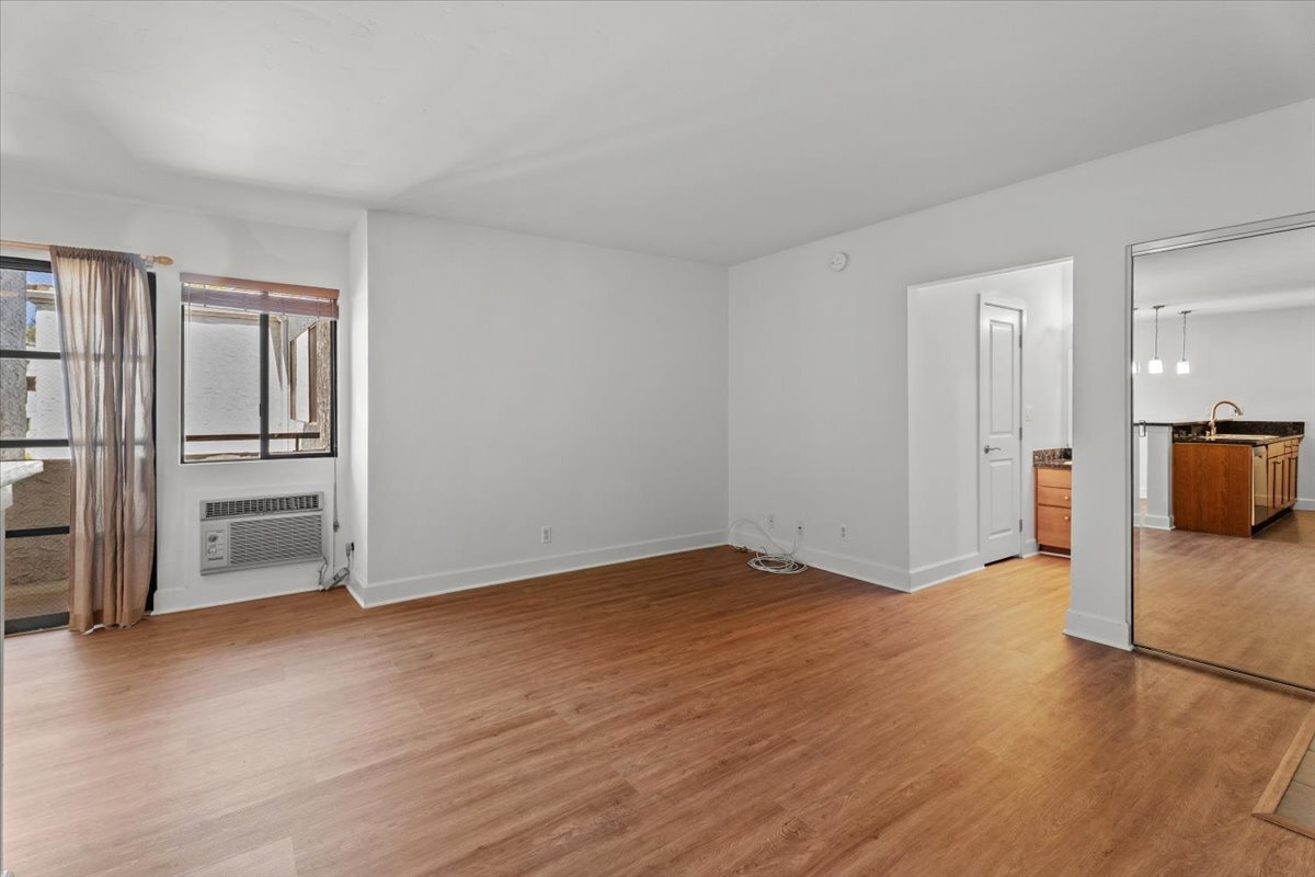 Building Photo - 10982 Roebling Ave