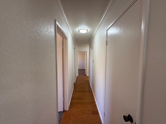 Building Photo - 4-bedroom single story in East Modesto!
