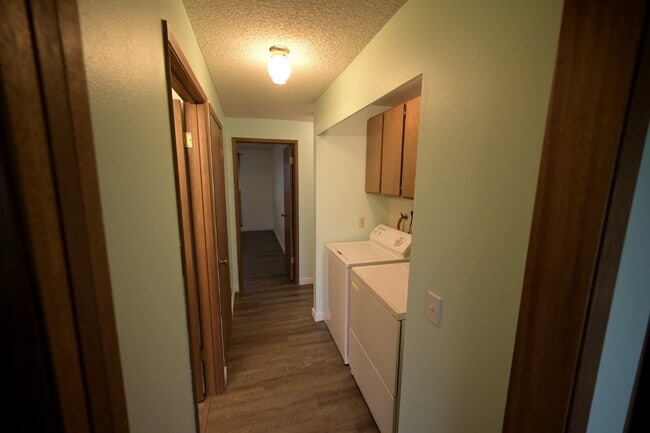 Building Photo - 1 bed 1 bath condo in 55+ community: ALL Utilities included!