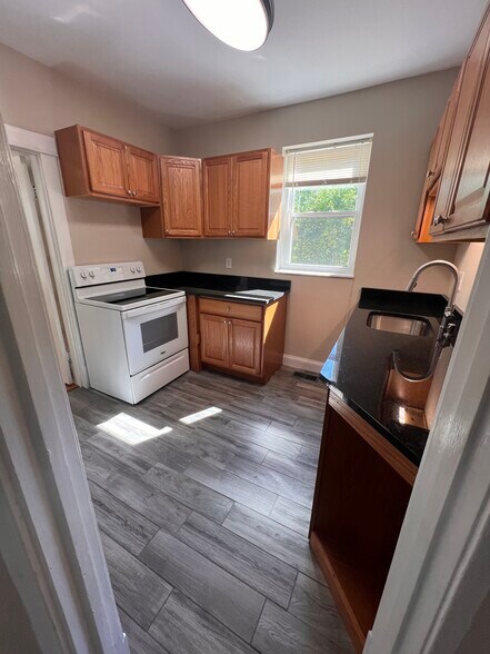 Building Photo - 1434 Woodland Dr