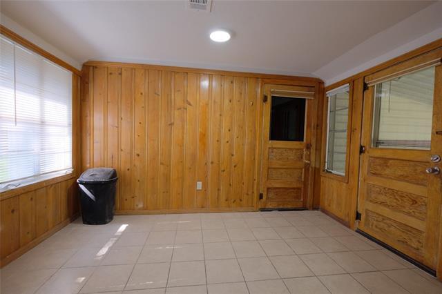 Building Photo - 2104 Kings Ave