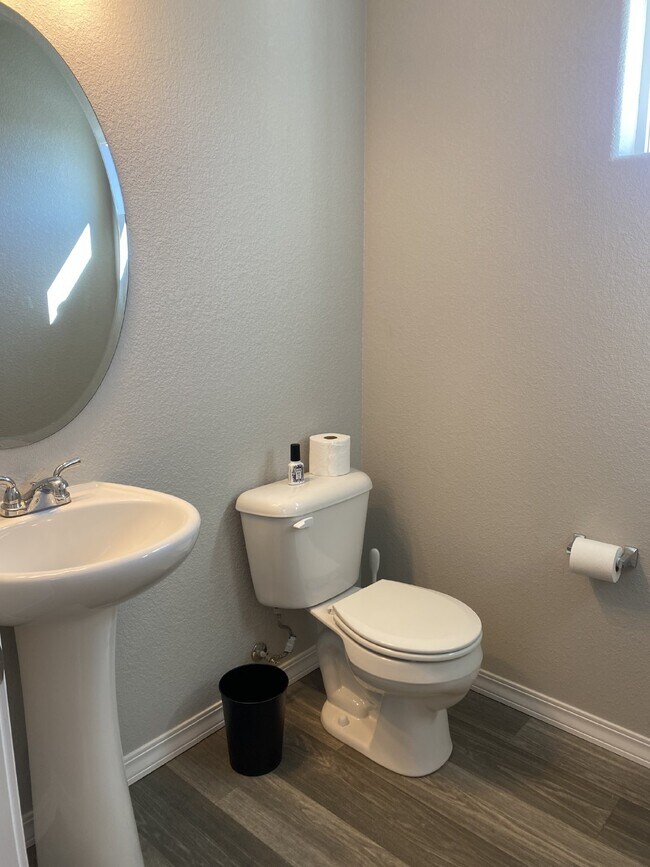 Building Photo - 3 bedroom - Samaritan Loop