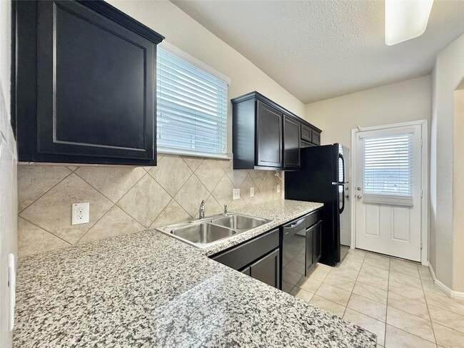 Building Photo - 407 Katmai Cir