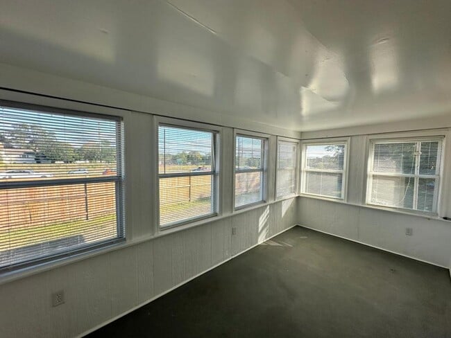 Building Photo - 6724 Centreville Rd