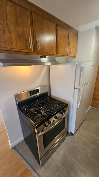 Building Photo - 545 Hayworth Ave