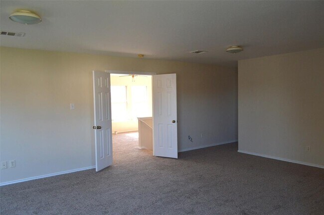 Building Photo - 2005 Rim Rock Dr