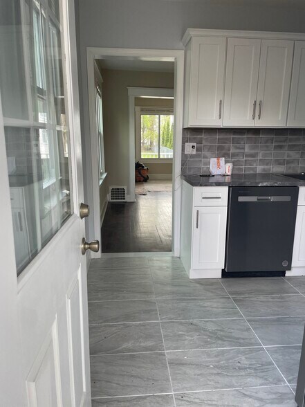 Kitchen - 59 Cleveland Ave