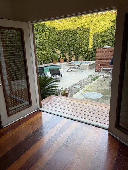 Building Photo - 832 N Las Palmas Ave