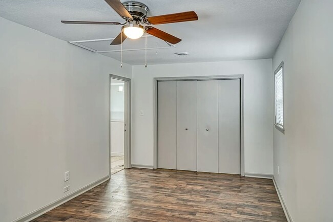Building Photo - 2423 S 51st Ct