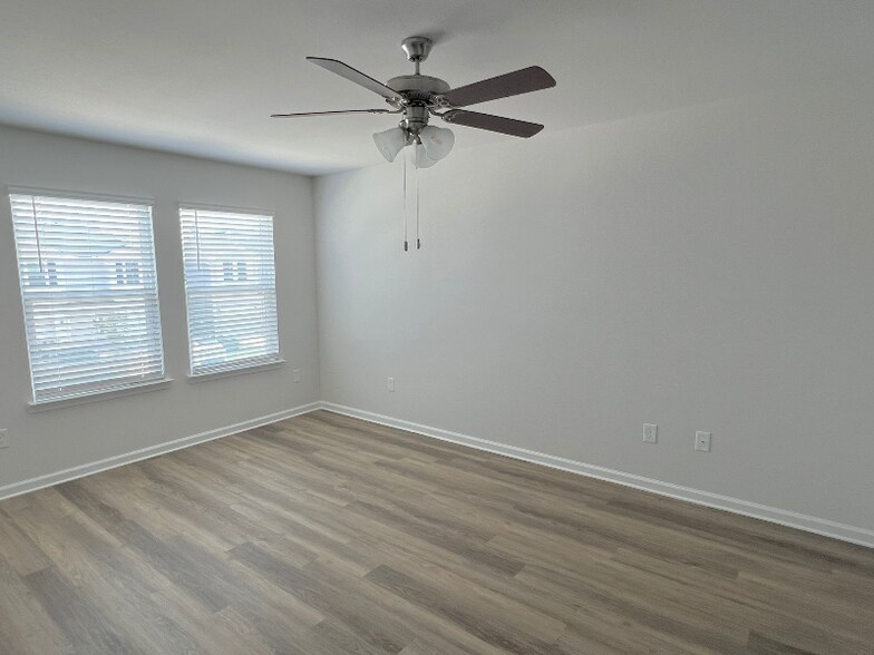 Building Photo - 1745 Jakes Dr