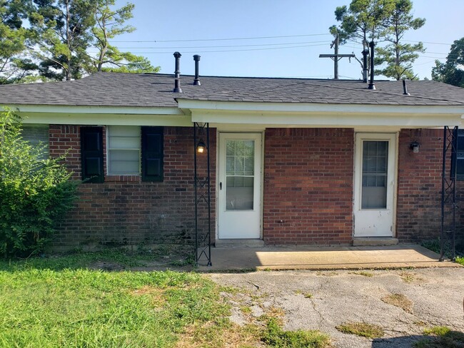 Primary Photo - Adorable Duplex | Available for Immediate ...