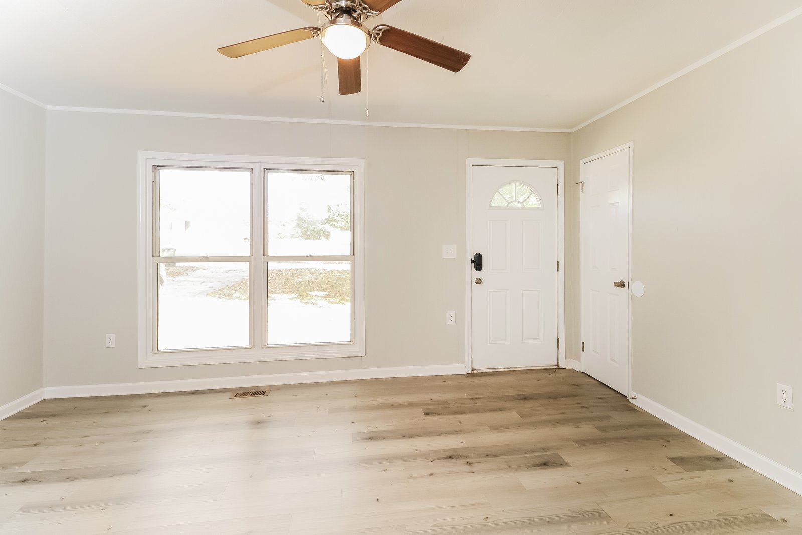 Building Photo - 111 Camellia Cir