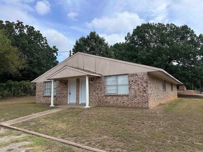 Building Photo - 3801 Elizabeth St