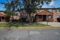 Building Photo - 1011 Garnet Dr