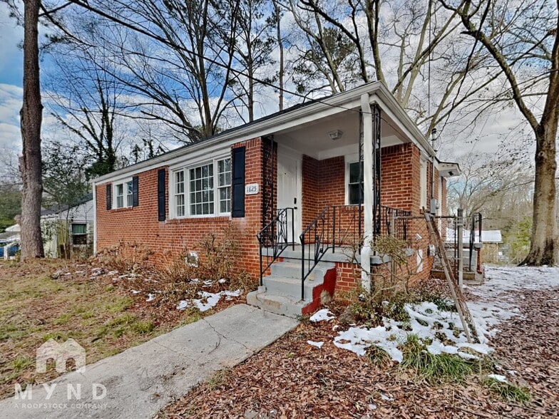 Building Photo - 1825 Oakmont Dr NW