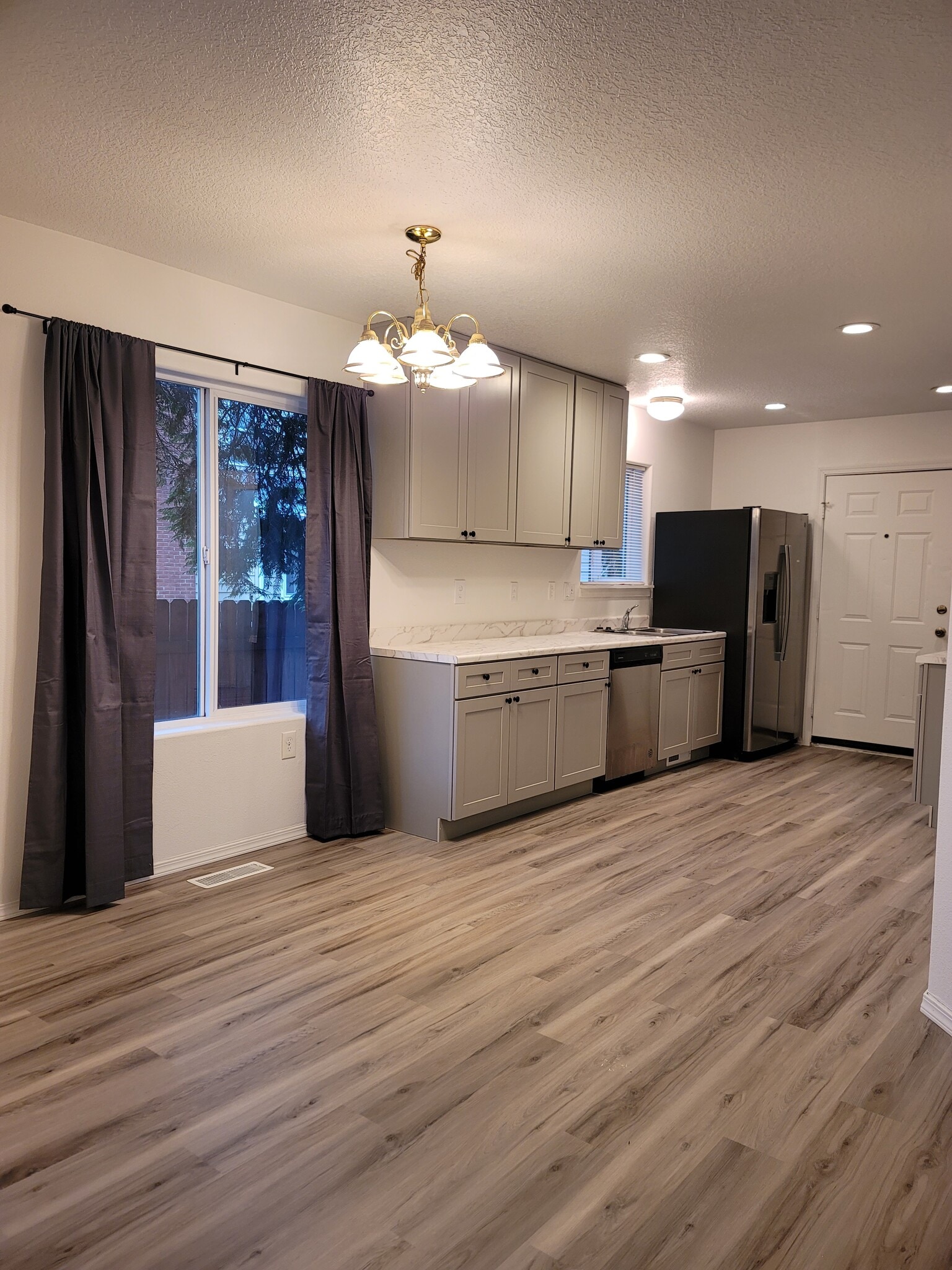 Building Photo - 16131 SE Powell Blvd