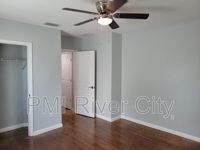 Building Photo - 1356 River Hills Cir E