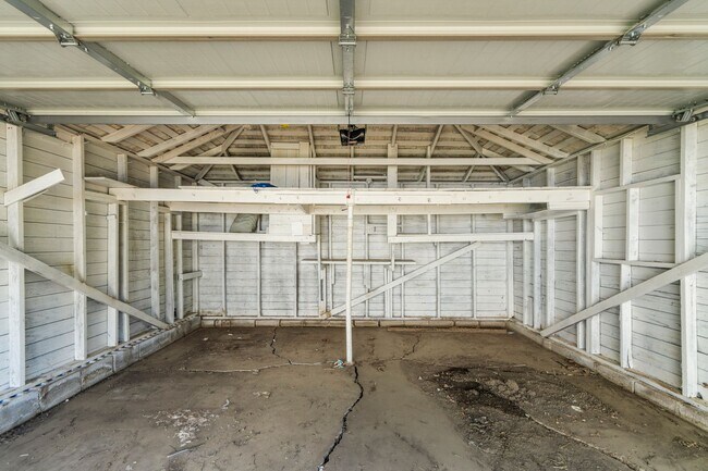 Building Photo - **CHARMING TULSA HOME FOR RENT — ONLY $1,300/MONTH!**