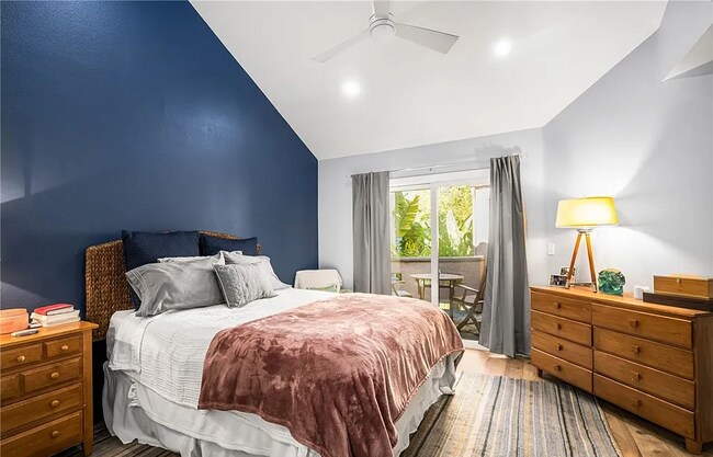 Building Photo - This beautiful, spacious 1-bedroom upper l...