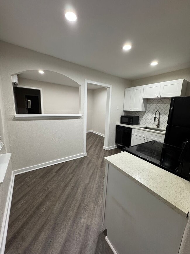 Building Photo - Beautiful Mount Auburn Gem