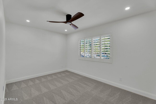 Building Photo - 2542 W Nopal Ave