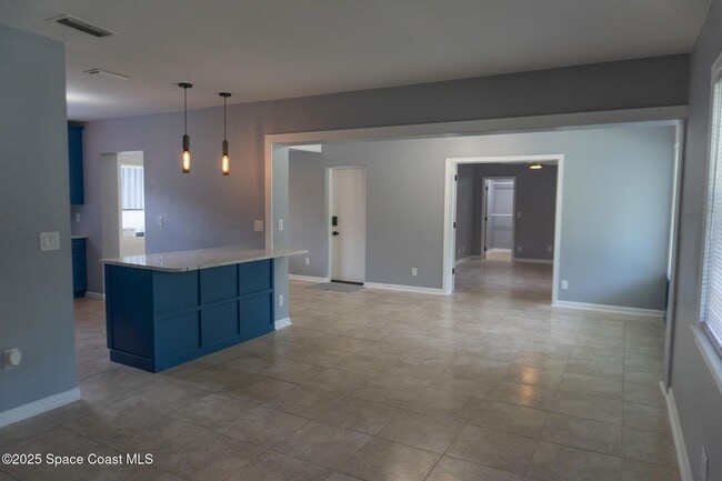 Building Photo - 1712 Pineapple Ave