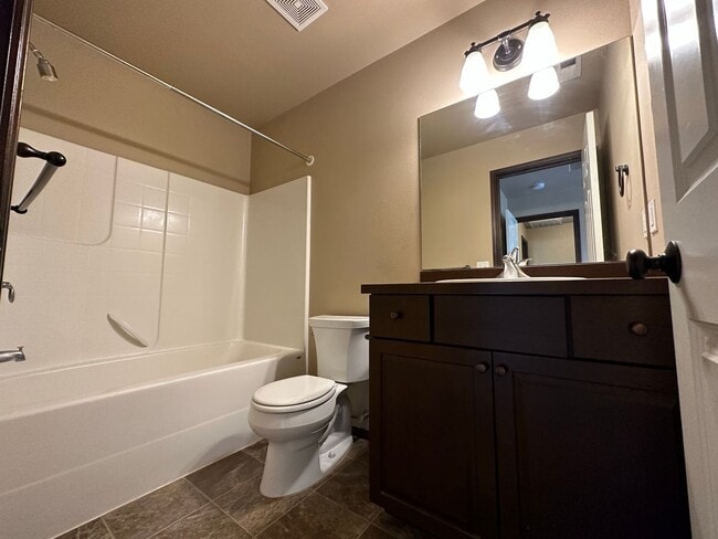 Building Photo - 2100 N Chestnut St