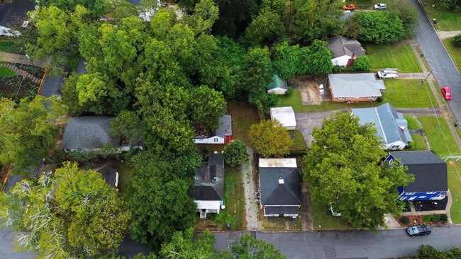 Building Photo - 250 Indale Ave