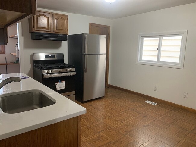 Building Photo - 112 S Common St