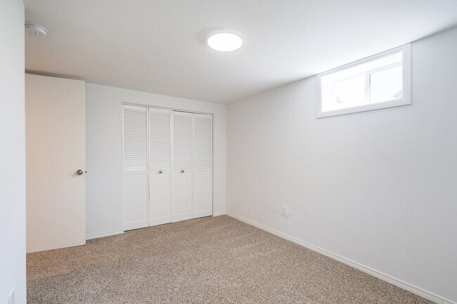 Building Photo - Beautiful 4 bedroom, 2 bathroom home in Lents Neighborhood!