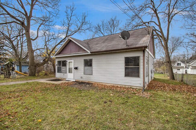 Building Photo - 408 N Perrine St