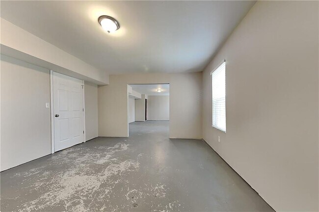 Building Photo - 405 Aristocrat Dr SW